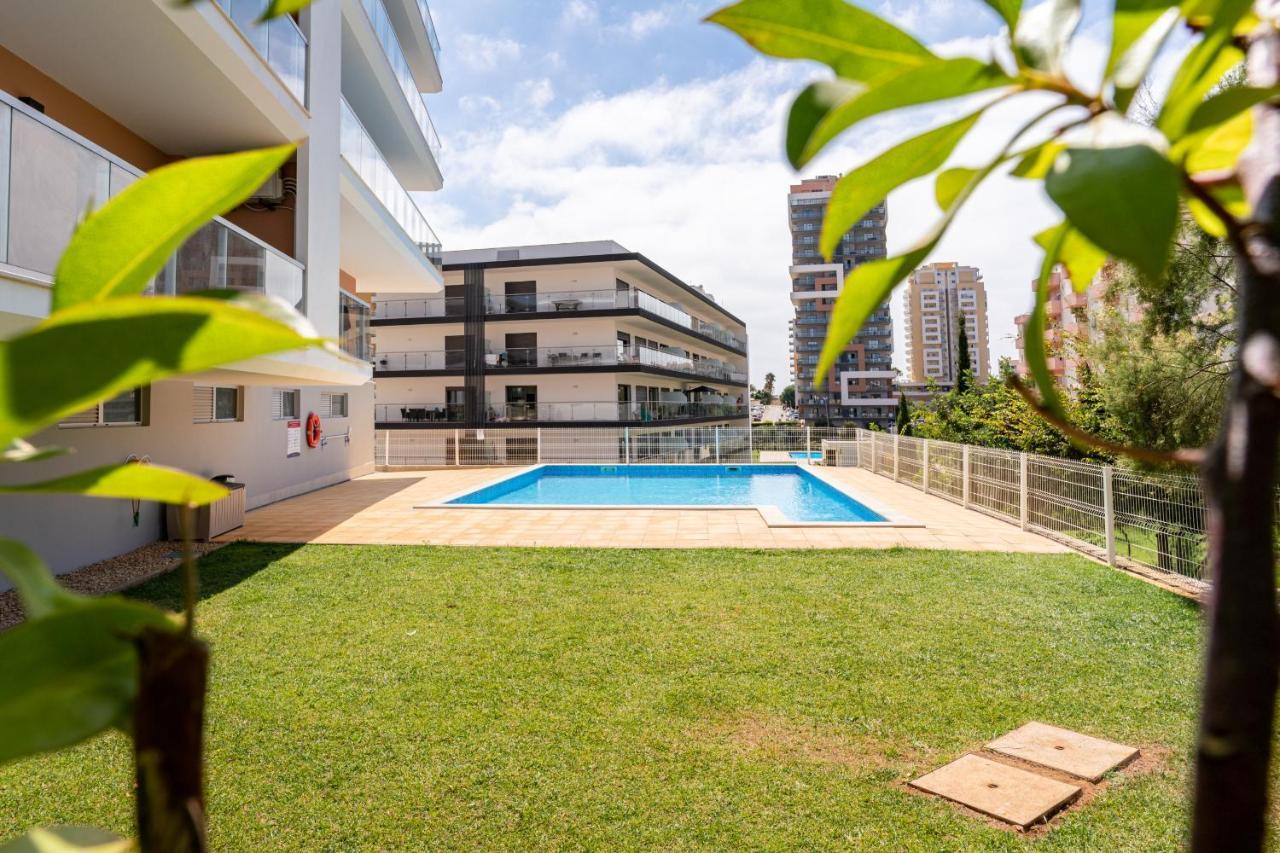 Sunny Brand New 2-Bedroom Apt - 500M From Praia Da Rocha With Ac And Pool! Portimão Exterior foto